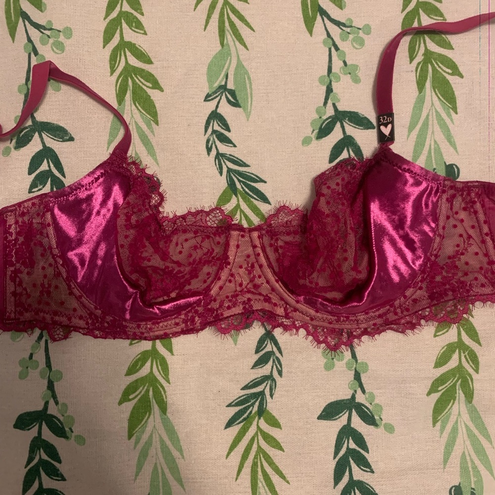 NWT Victoria’s Secret Dream Angels Push-up Without Padding pink bra 32d